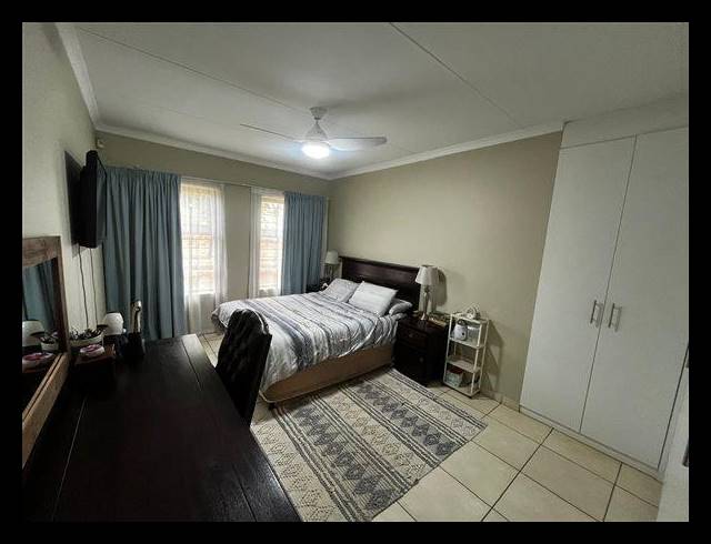 3 BEDROOM CLUSTER FOR SALE IN POMONA